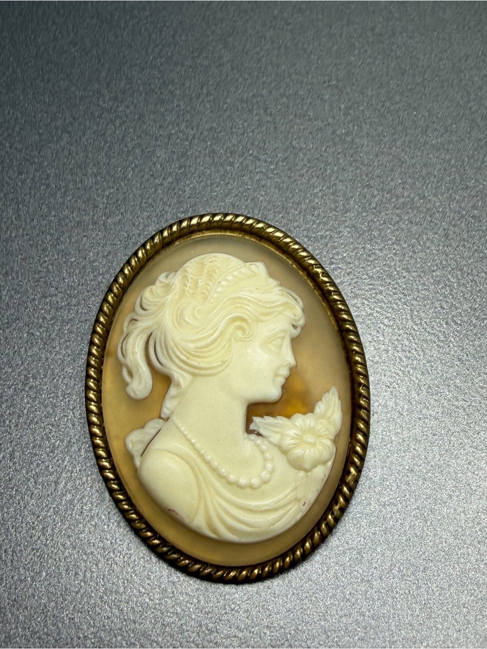 Vintage Cameo Scarf Clip  in Cream and Gold-Tone